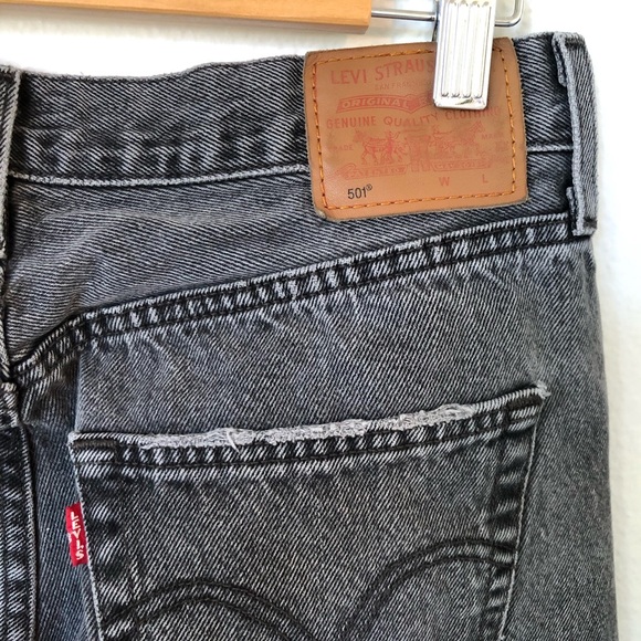 Levi’s 501 Button-fly Black Jeans Women’s W28 L32, Straight Leg Classic Mid-Rise - Picture 11 of 17